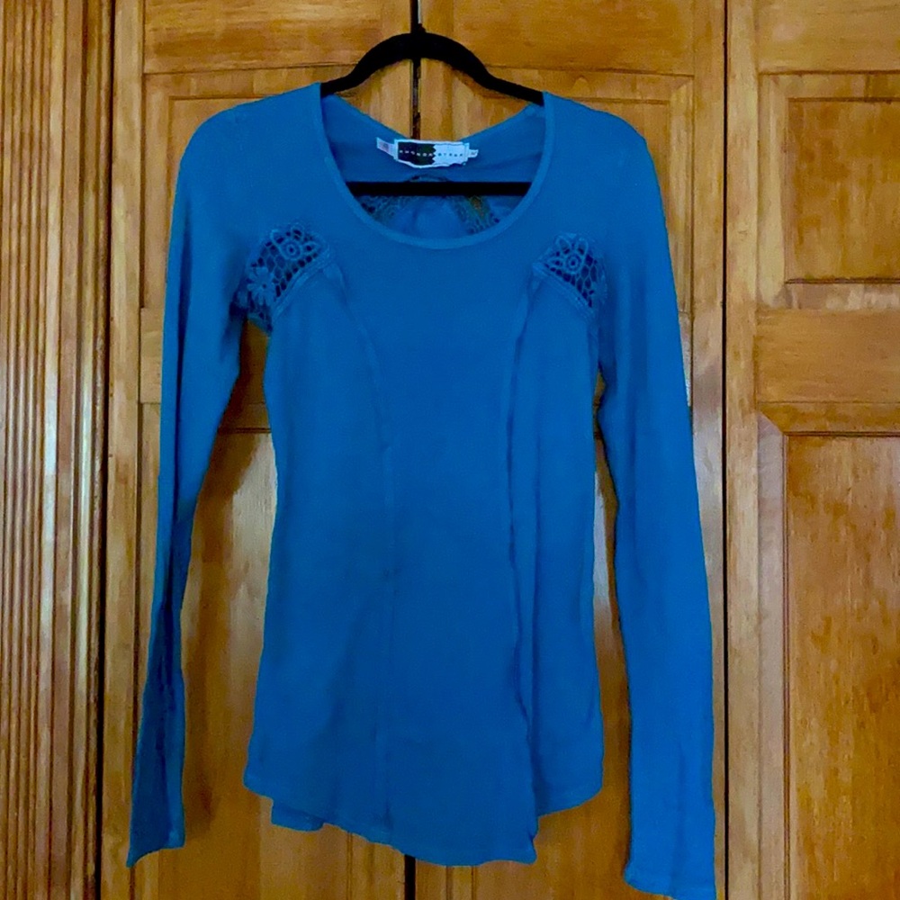 Cute Rhonda Stark lace shirt